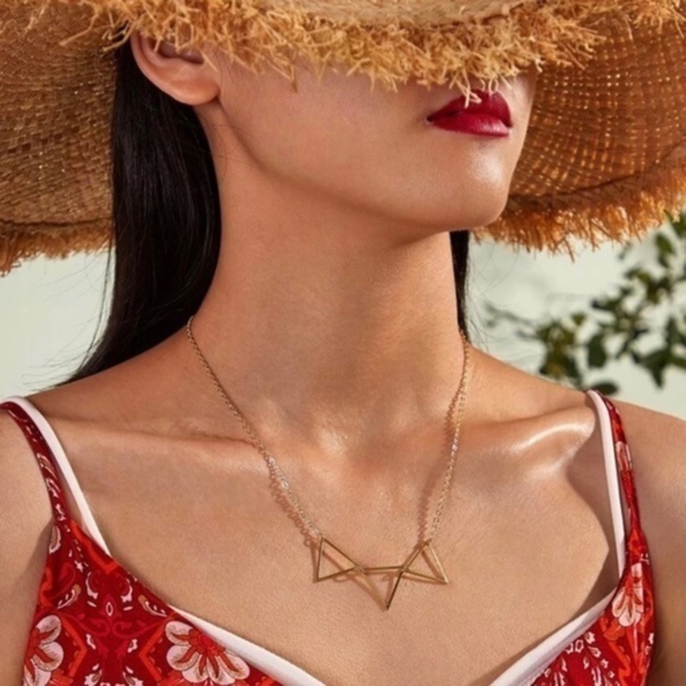 3/$30 💛 Triangle Trio Necklace